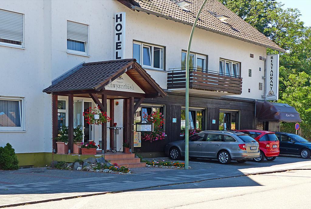 Donnici Im Schwyzerhusli Hotel Viernheim Bagian luar foto