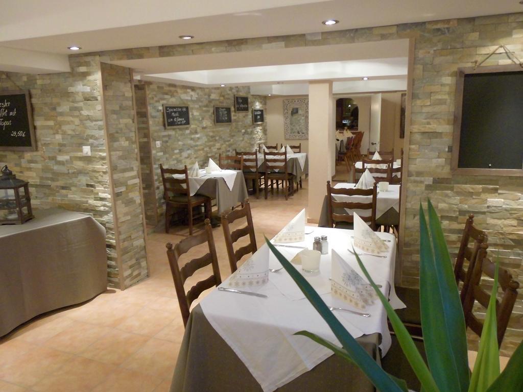 Hotel-Restaurant Schwyzerhuesli Viernheim Bagian luar foto