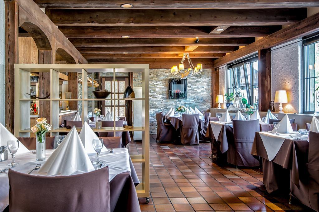 Hotel-Restaurant Schwyzerhuesli Viernheim Bagian luar foto