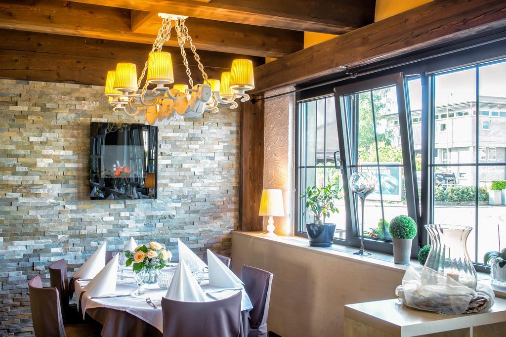 Hotel-Restaurant Schwyzerhuesli Viernheim Bagian luar foto