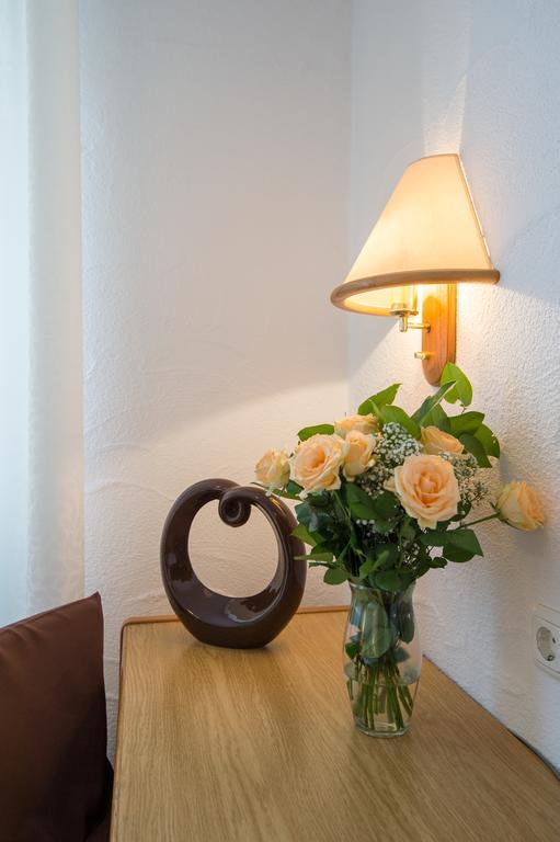 Hotel-Restaurant Schwyzerhuesli Viernheim Bagian luar foto